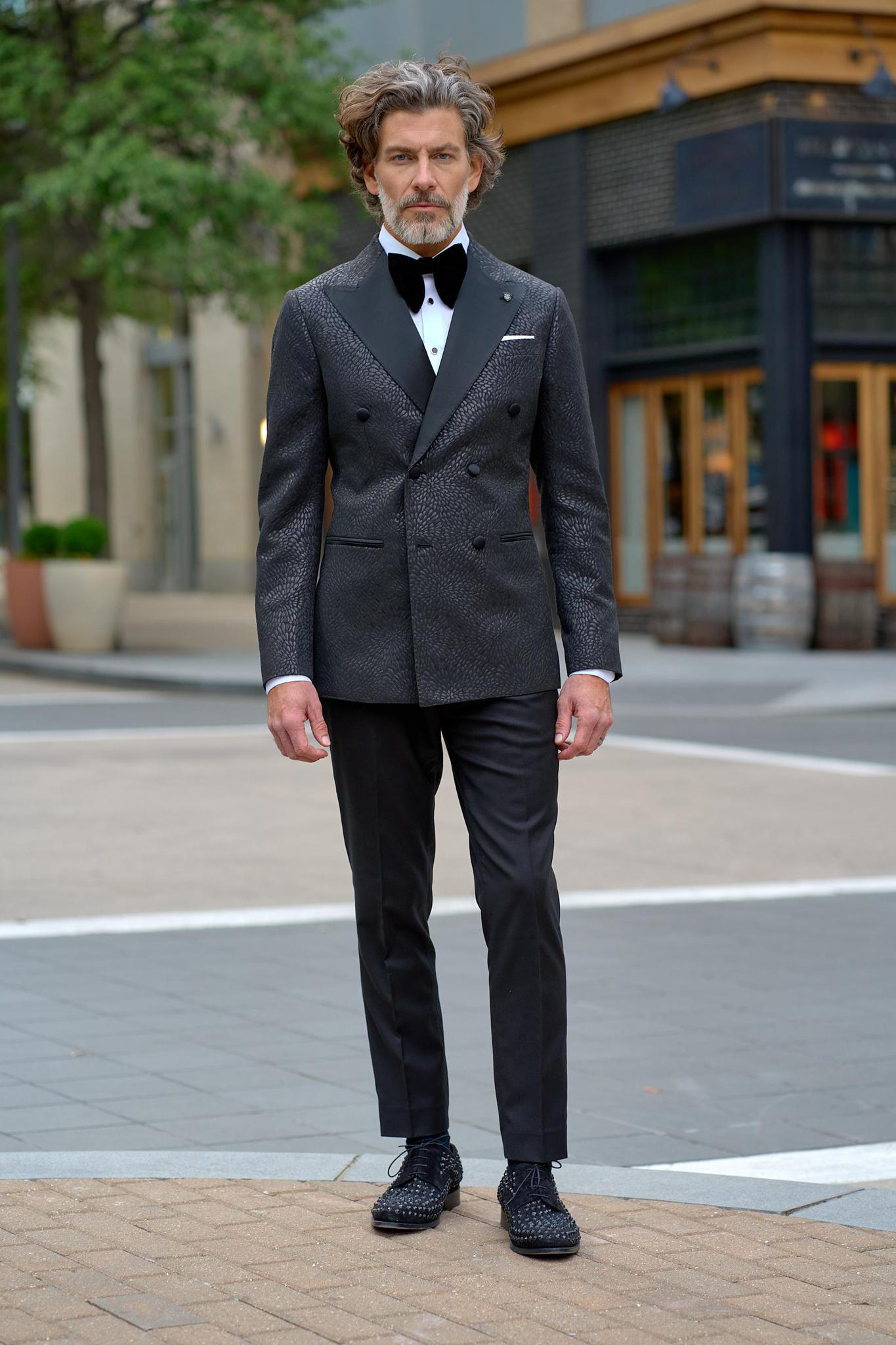 Custom Made Suits: Why More Men Are Investing in Tailored Style Instead of Off-the-Rack Fashion